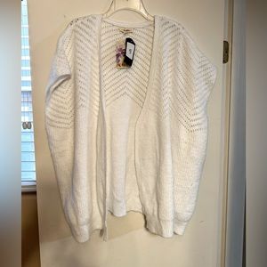 EESome sleeveless sweater/cardigan, NWT. One size fit all.